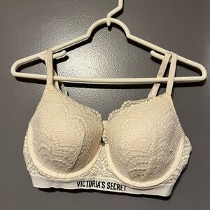Victoria's Secret Ivory Lace T-Shirt Bra